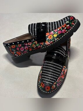 Betsy Johnson Women’s Darian Loafer featuring black ditsy floral print